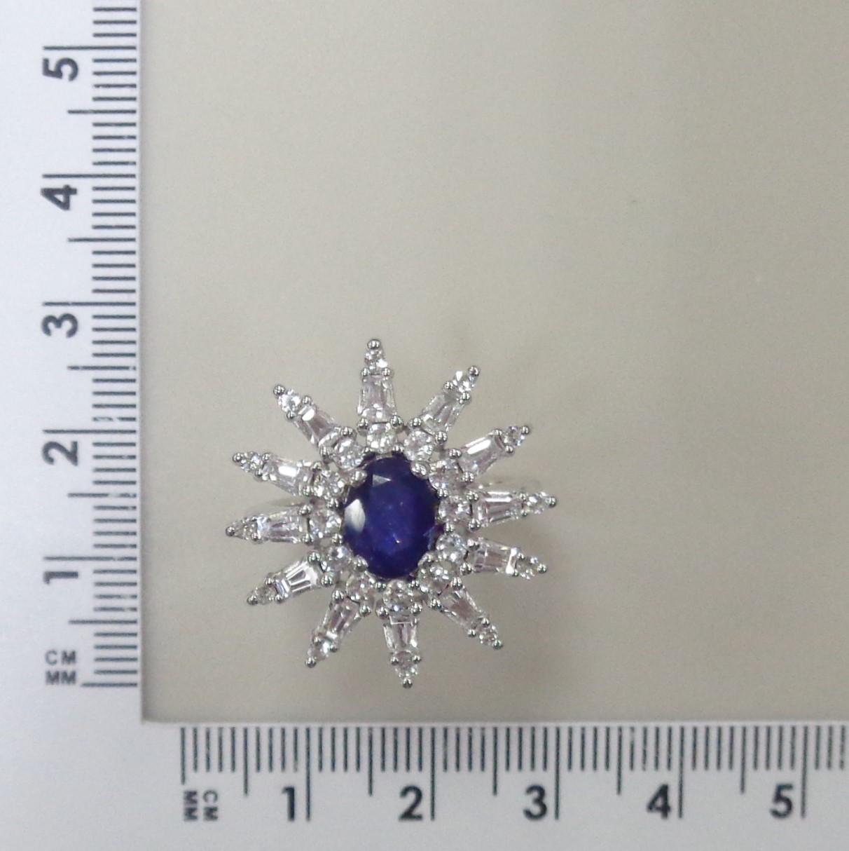 Серебряное кольцо с сапфиром